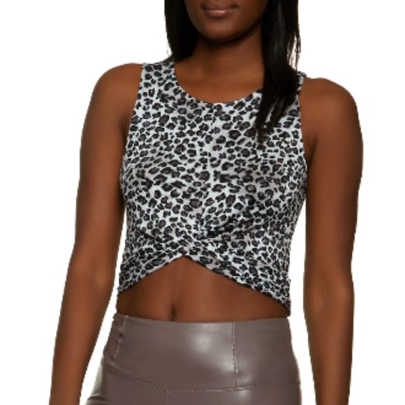 Passion of Essence Tops - Twisted crop top with leopards print